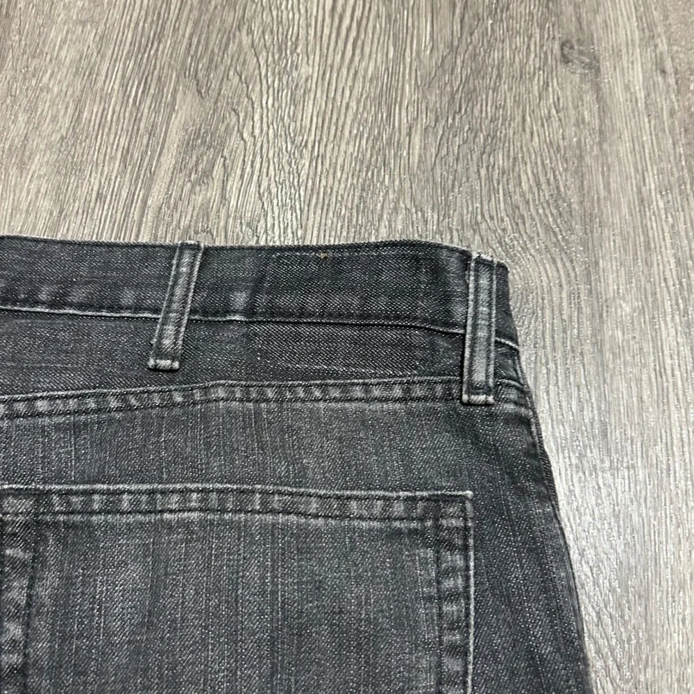Levis tag reads